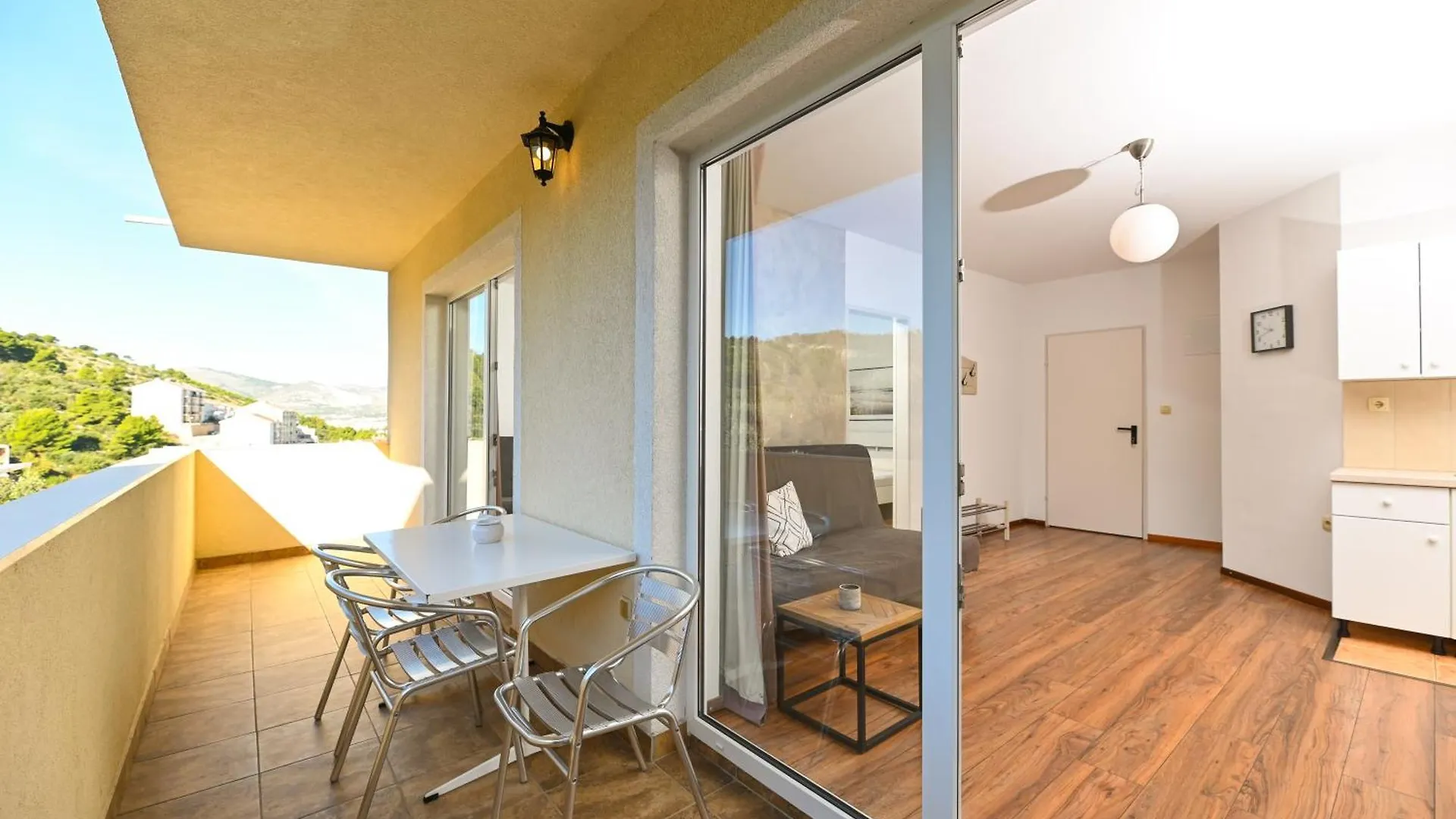 Apartments Bluesky 0*, Trogir