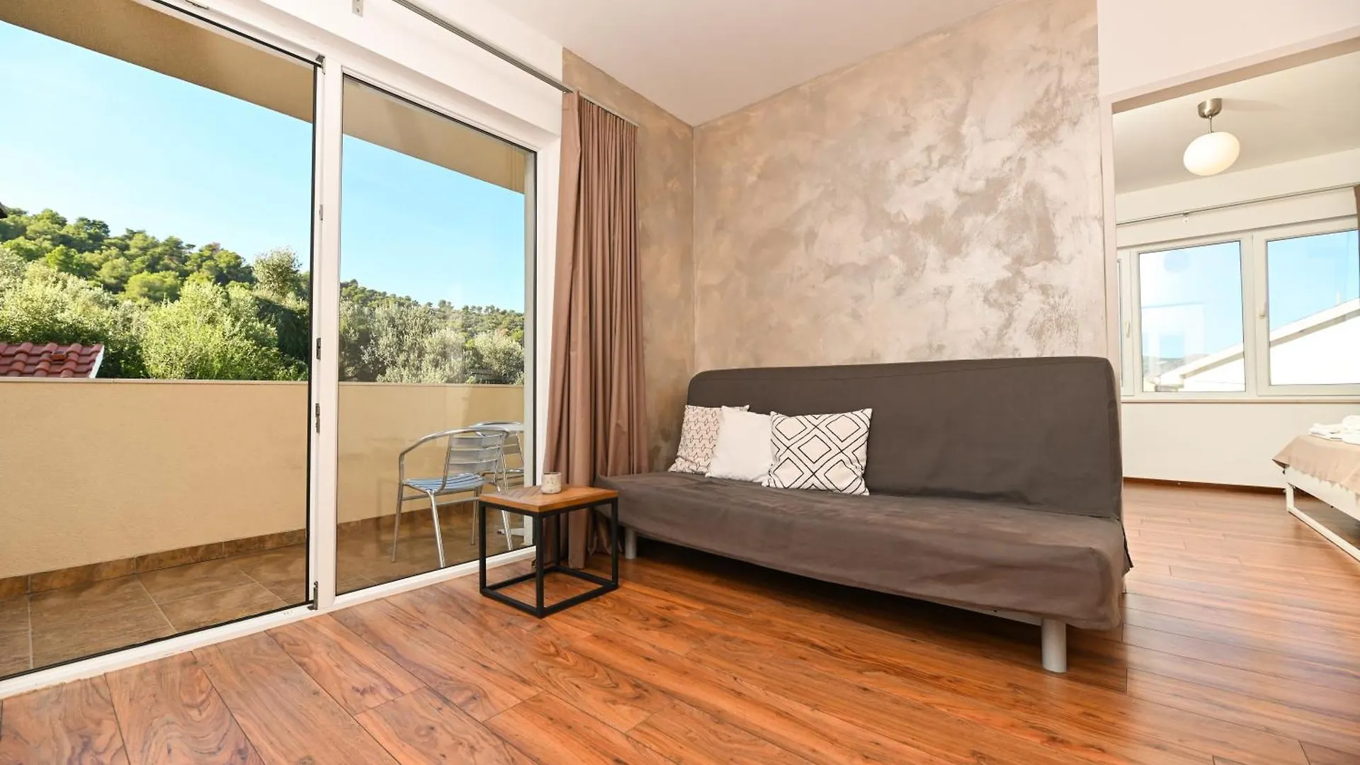 Apartments Bluesky 0*, Trogir
