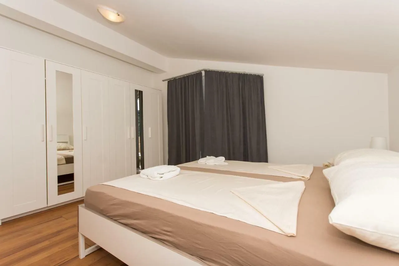 Apartments Bluesky Trogir 0*,