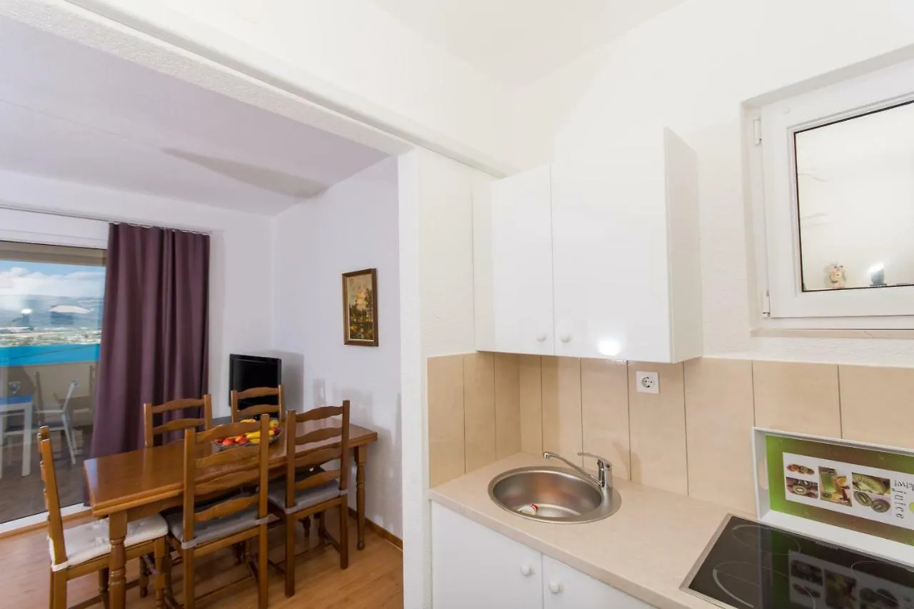 Apartments Bluesky 0*, Trogir
